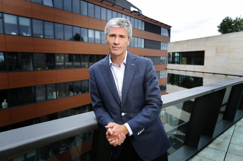 Šéf Telefóniky Luis Malvido je přesvědčen, že Český telekomunikační úřad při přípravě aukce pochybil. Operátor se proto brání u tuzemských soudů i Evropské komise. 