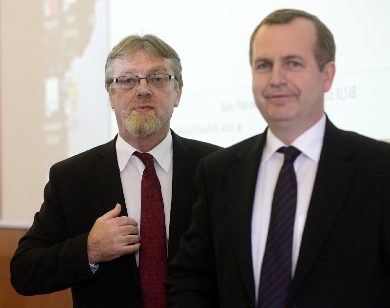 V posledním kole voleb se rozhodlo mezi Stanislavem Štechem (vlevo) a Tomášem Zimou. Novým rektorem bude Zima.