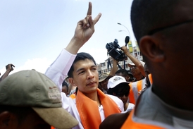 Andry Rajoelina se bude chtít udržet u moci, i když sám nemůže kandidovat.