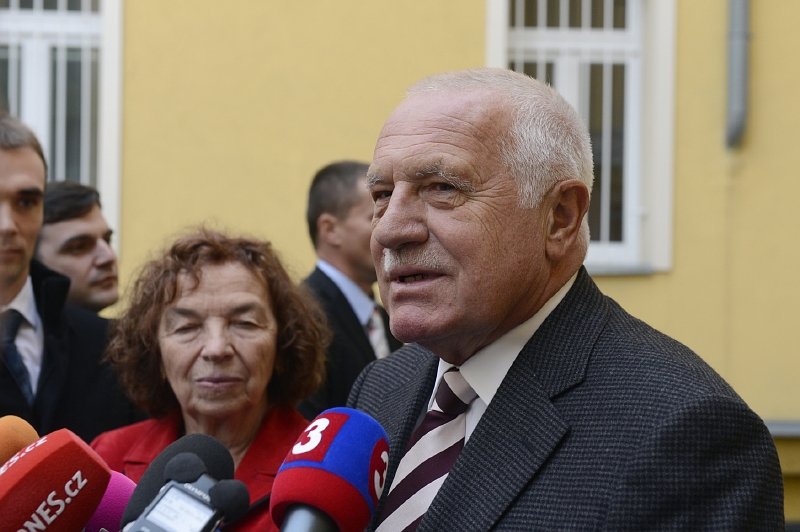 Václav Klaus volil uskupení kolem Jany Bobošíkové Hlavu vzhůru. Václav Klaus volil uskupení kolem Jany Bobošíkové Hlavu vzhůru.