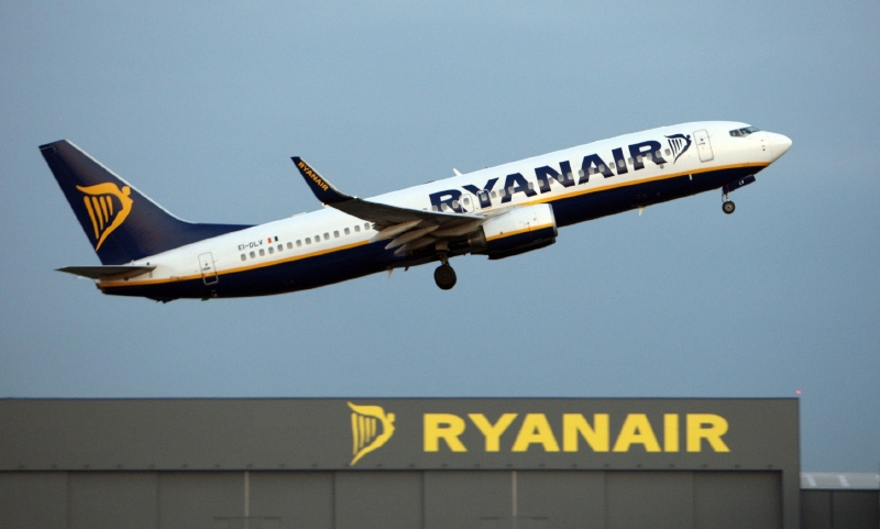 Ryanair se snaží nasadit vlídnější tvář. Ryanair se snaží nasadit vlídnější tvář.