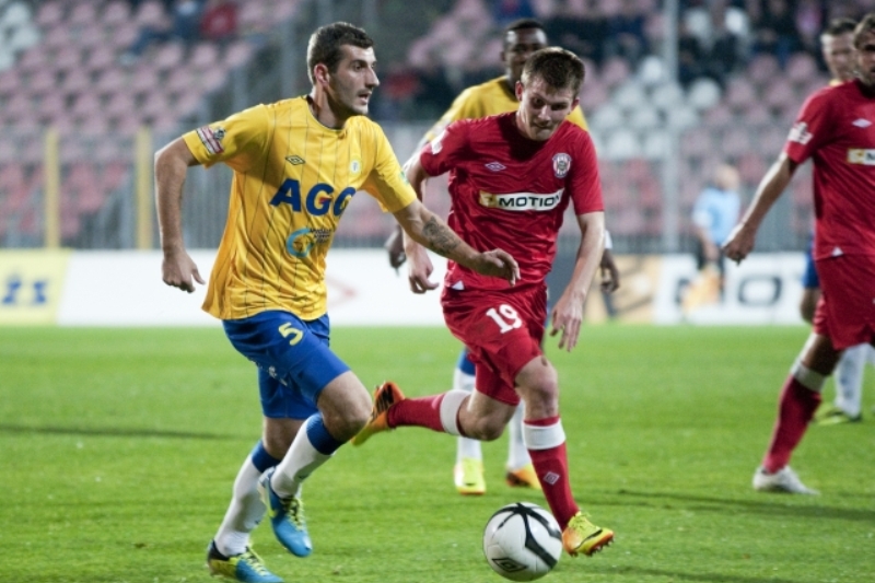 Admir Ljevakovič z Teplic (vlevo) a Milan Lutonský ze Zbrojovky Brno.