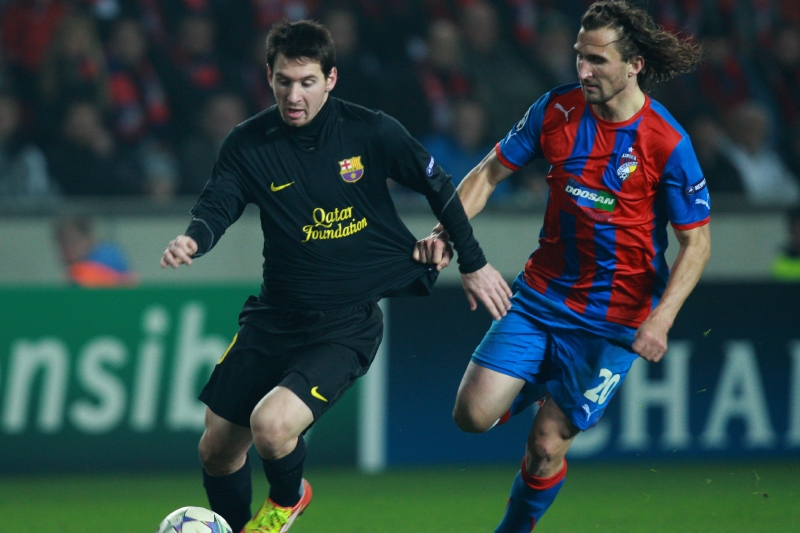 Lionel Messi (vlevo).