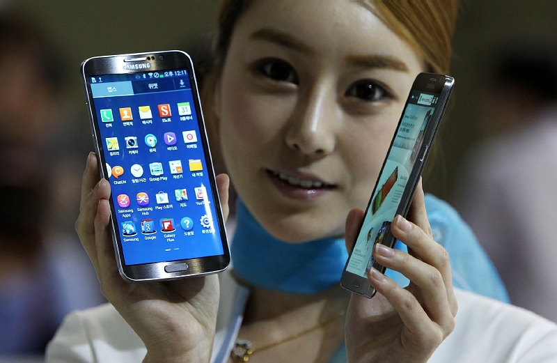 Samsung během tří měsíců do konce září prodal rekordní počet 88,4 milionu chytrých telefonů. Samsung během tří měsíců do konce září prodal rekordní počet 88,4 milionu chytrých telefonů.
