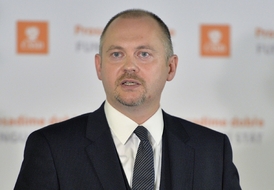 Statutární místopředseda ČSSD Michal Hašek navzdory tvrzení Zaorálka znovu popřel, že se spolu s dalšími představiteli strany sešel s prezidentem před nedělním návrhem na odvolání Sobotky.