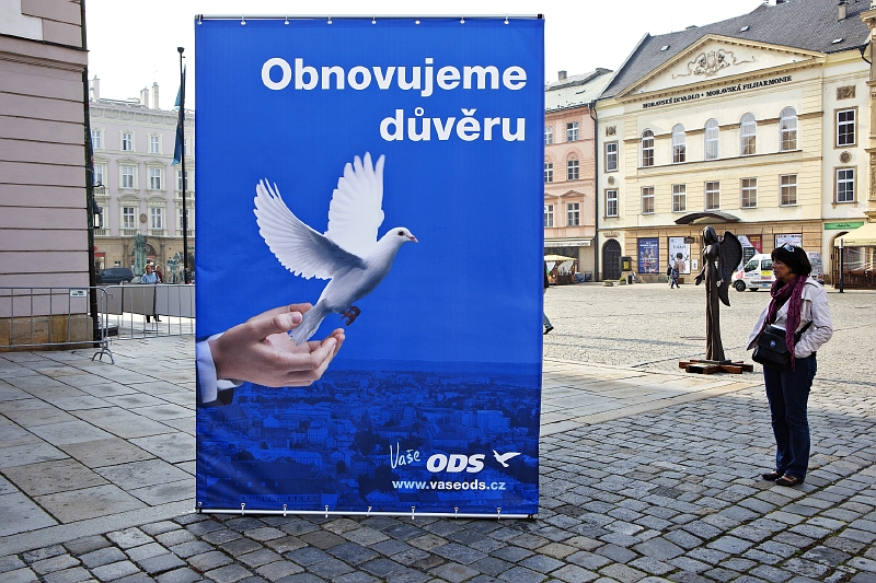 Nově zvolený poslanec za ODS Simeon Karamazov si chce k poslaneckému mandátu ponechat i funkci děkana pardubické fakulty.