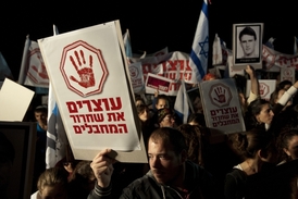 Propuštění vězňů se nelíbí především pozůstalým po obětech palestinských teroristických útoků.