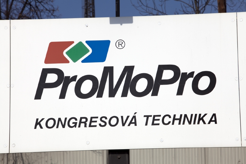 Zakázka na dodání techniky firmou ProMoPro byla podle odhadů předražená o 388 milionů korun. Zakázka na dodání techniky firmou ProMoPro byla podle odhadů předražená o 388 milionů korun.