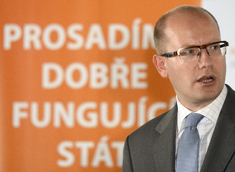 Bohuslava Sobotku prý mrzí, že kvůli problémům v sociální demokracii se povolební jednání zpožďují. Bohuslava Sobotku prý mrzí, že kvůli problémům v sociální demokracii se povolební jednání zpožďují.
