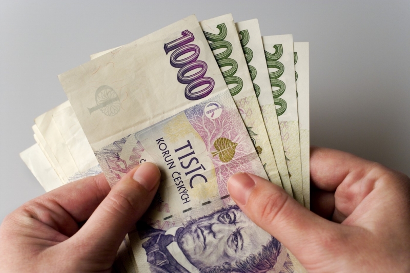 Průměrný plat v nejmenších firmách činí 68 procent průměrné mzdy ve velkých společnostech (ilustrační foto).