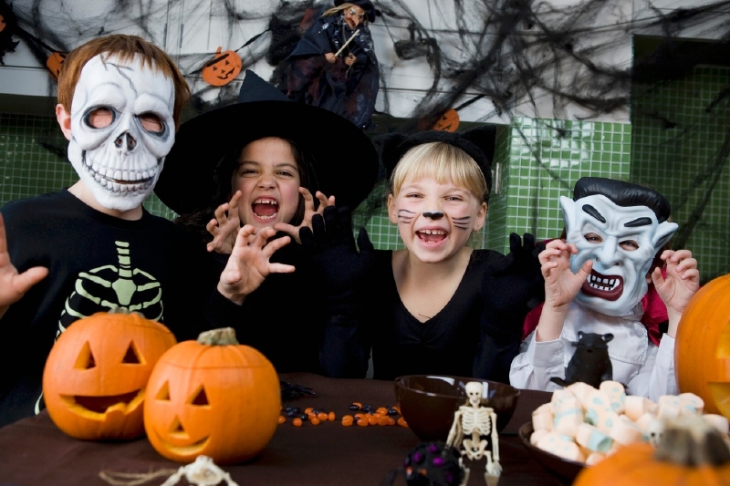 Děti i dospělí mohou oslavit Halloween ještě v pátek a sobotu.