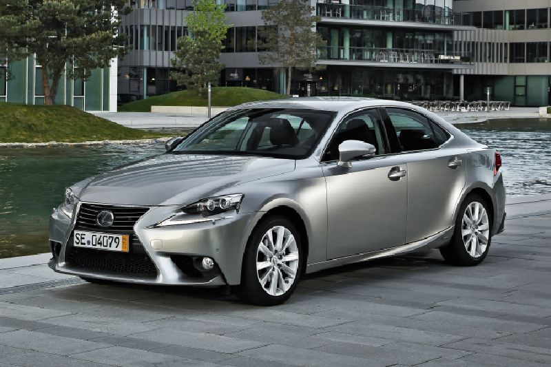 Nejnovější lexus s hybridním pohonem - model IS 300h.
