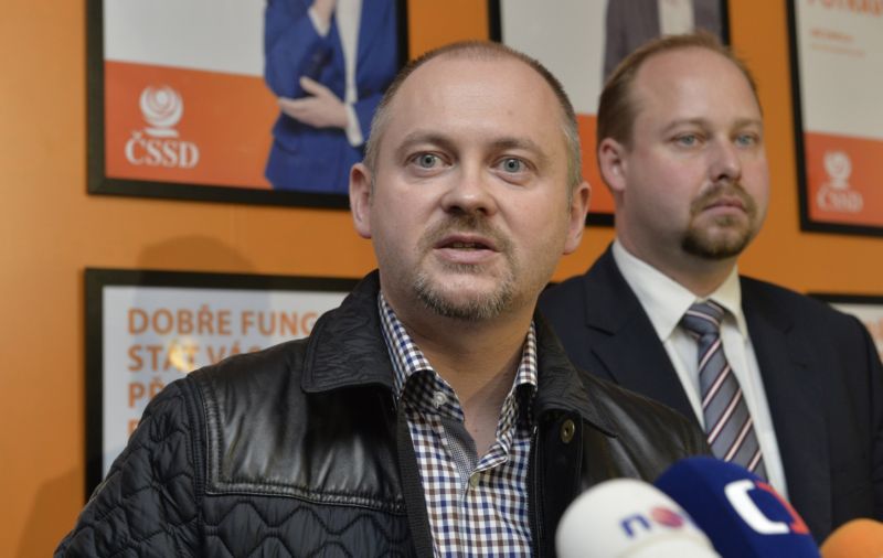 Michal Hašek (vlevo) a Jeroným Tejc po zasedání politického grémia ČSSD.