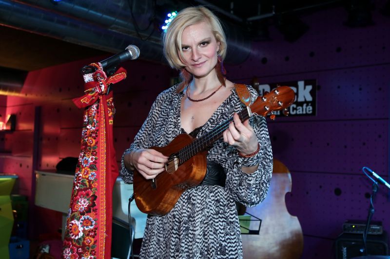 Hru na ukulele Iva zvládá přímo mistrovsky.