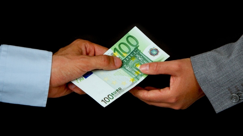 Skupina údajně v Praze zajišťovala výrobu padělaných občanských a řidičských průkazů.