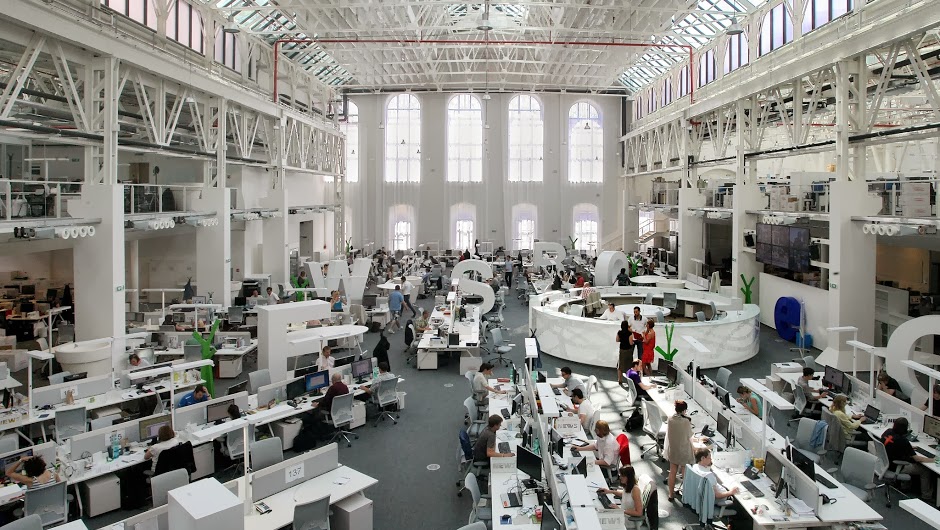 Newsroom Economia v Karlíně.