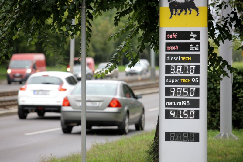 Údaje o průměrné spotřebě automobilky poskytují, ale od skutečnosti se většinou liší (ilustrační foto).