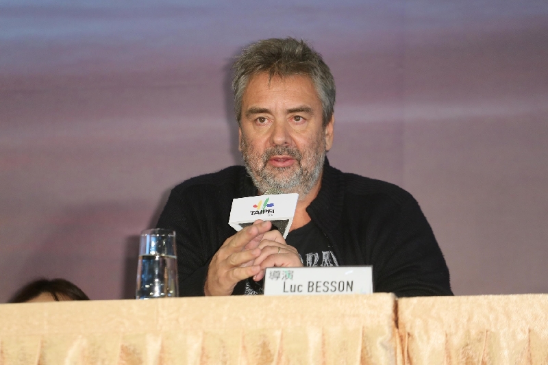 Režisér Luc Besson. Režisér Luc Besson.