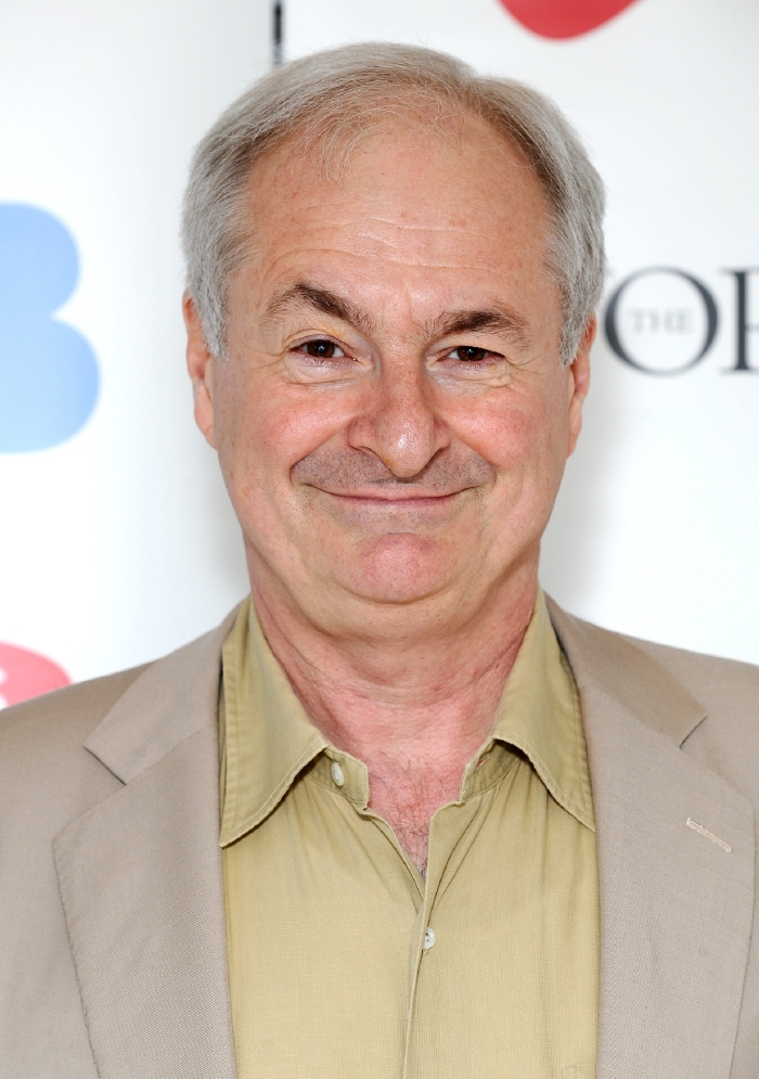 Moderátor BBC Paul Gambaccini.