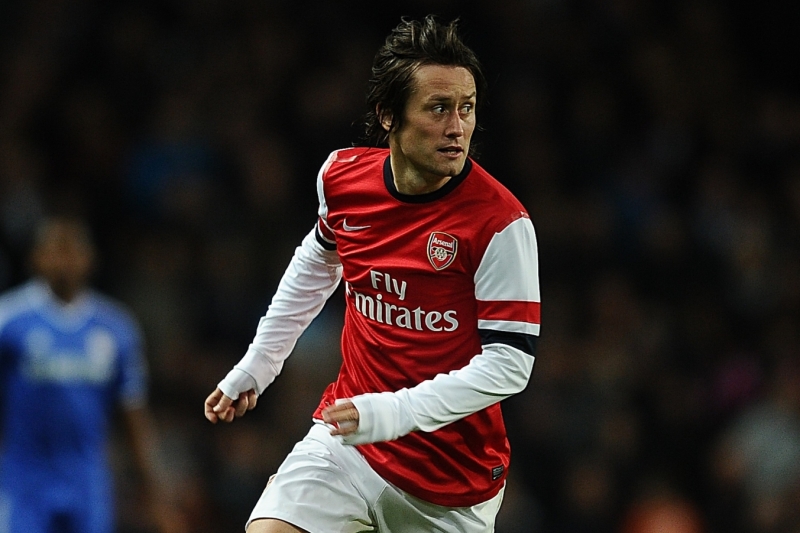 Kapitán české fotbalové reprezentace Tomáš Rosický je nadšený z toho, jak si Arsenal vede v anglické lize, v níž má po deseti kolech na prvním místě pětibodový náskok. Kapitán české fotbalové reprezentace Tomáš Rosický je nadšený z toho, jak si Arsenal vede v anglické lize, v níž má po deseti kolech na prvním místě pětibodový náskok.