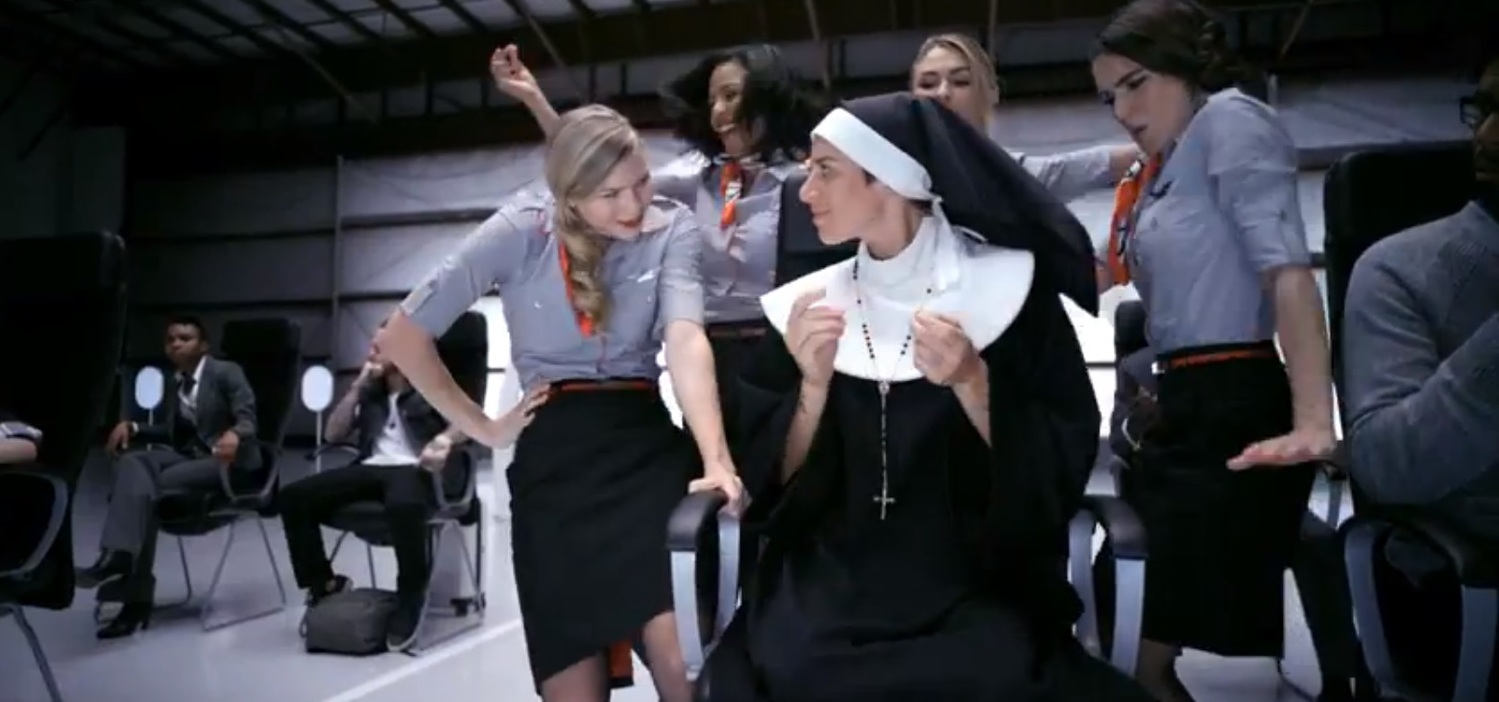 Instruktážní video aerolinky Virgin.
