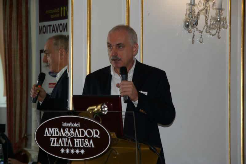 Ředitel Českých Radiokomunikací Michal Čupa na konferenci o budoucnosti televize.