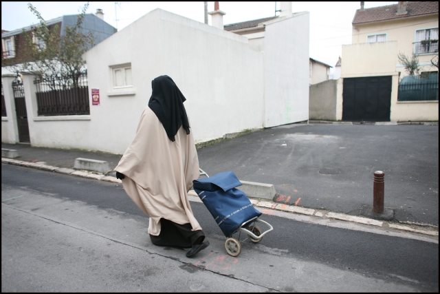 Muž utekl v převlečení za muslimku (ilustrační foto).