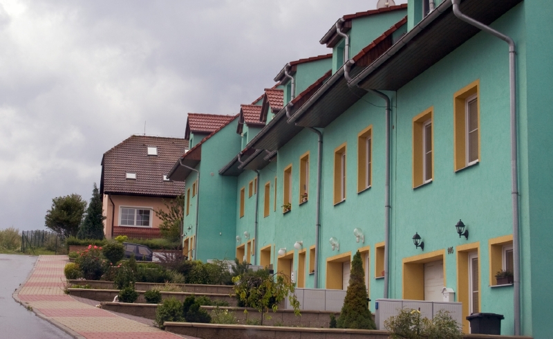 V posledních letech se střední třída přesouvá do malých měst a na venkov, nejčastěji do satelitní zástavby v blízkosti velkých měst (ilustrační foto). V posledních letech se střední třída přesouvá do malých měst a na venkov, nejčastěji do satelitní zástavby v blízkosti velkých měst (ilustrační foto).