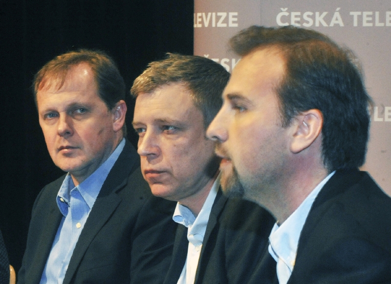 Ředitel ČT Petr Dvořák, ředitel zpravodajství Zdeněk Šámal a šéfredaktor zpravodajství Petr Mrzena (zleva).
