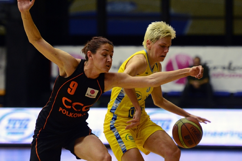 Laia Palauová (vlevo) ještě v dresu Polkowic.