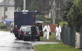 Policie na místě činu v Raškovicích.