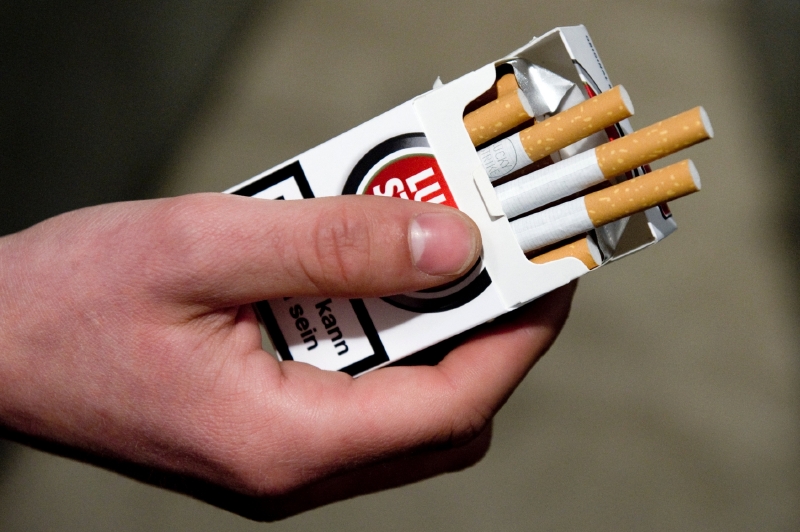 Mohou z cigaretových krabiček zmizet kolky?