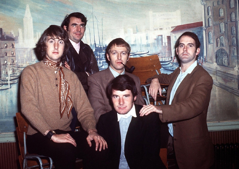 Festival Mezipatra zahájí film o členovi komediální skupiny Monty Python Grahamu Chapmanovi (na fotografii třetí zleva).