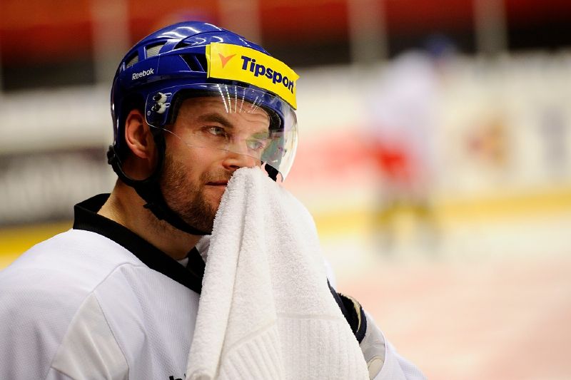Útočník Radek Smoleňák míří z Pelicans Lahti do Kontinentální hokejové ligy do Traktoru Čeljabinsk. Útočník Radek Smoleňák míří z Pelicans Lahti do Kontinentální hokejové ligy do Traktoru Čeljabinsk.
