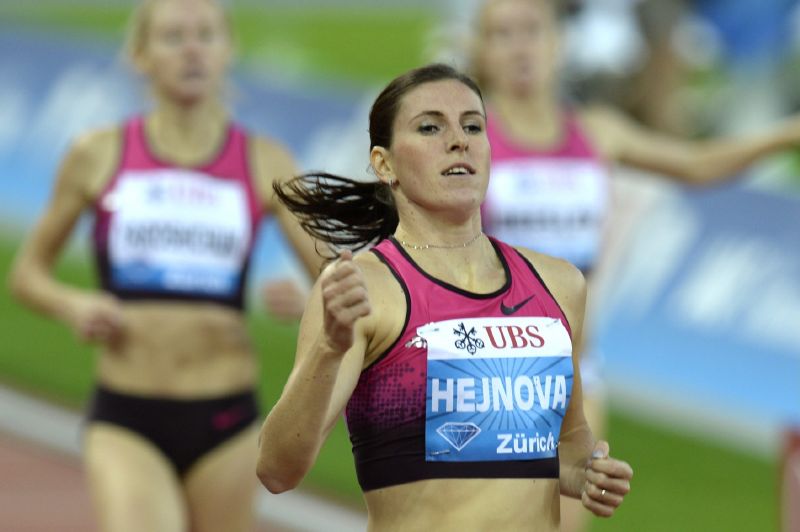 Je takřka jisté, že českým Atletem roku se v sobotu poprvé stane překážkářka Zuzana Hejnová. Je takřka jisté, že českým Atletem roku se v sobotu poprvé stane překážkářka Zuzana Hejnová.