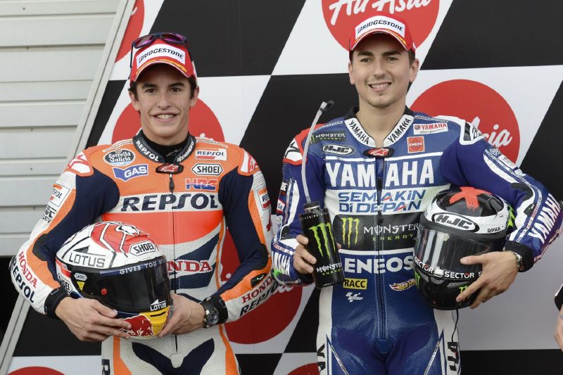 Závod ve Valencii rozhodne, zda titul získá Marc Márquez (vlevo), nebo Jorge Lorenzo. 