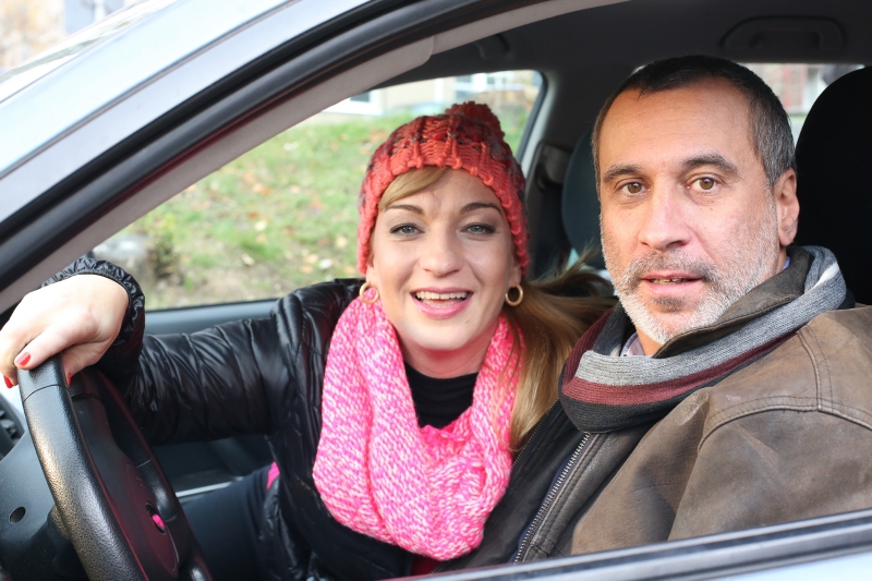 Sandra Pogodová a David Suchařípa hrají v seriálu televize Barrandov ONA A ON novomanžele Terezu a Dana.