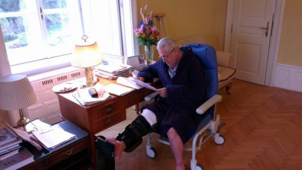 Prezident Miloš Zeman na vozíku. Prezident Miloš Zeman na vozíku.