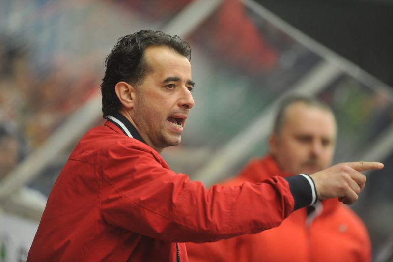 Poslední tým hokejové extraligy Chomutov odvolal trenéra Jiřího Čelanského i jeho asistenty Jiřího Vebra a Zdeňka Skořepu. Novým hlavním koučem Pirátů se stal Josef Turek (na archivním snímku z 27. března 2013), který v této sezoně vedl ve slovenské extralize Skalici a v minulém ročníku v tuzemské nejvyšší soutěži Třinec. Poslední tým hokejové extraligy Chomutov odvolal trenéra Jiřího Čelanského i jeho asistenty Jiřího Vebra a Zdeňka Skořepu. Novým hlavním koučem Pirátů se stal Josef Turek (na archivním snímku z 27. března 2013), který v této sezoně vedl ve slovenské extralize Skalici a v minulém ročníku v tuzemské nejvyšší soutěži Třinec.