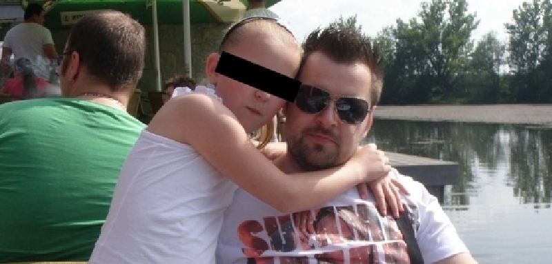 Petr K. se svojí dcerou Klárkou. Petr K. se svojí dcerou Klárkou.