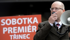 Akce "Přivstaňte si v boji za demokracii" se konala před jednáním ústředního výkonného výboru ČSSD.