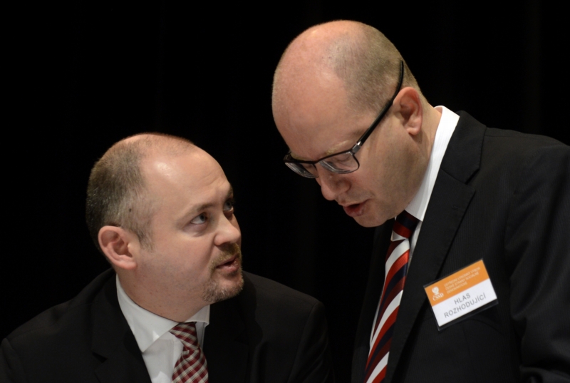 Michal Hašek (vlevo) a Bohuslav Sobotka na schůzi ústředního výkonného výboru ČSSD. Michal Hašek (vlevo) a Bohuslav Sobotka na schůzi ústředního výkonného výboru ČSSD.