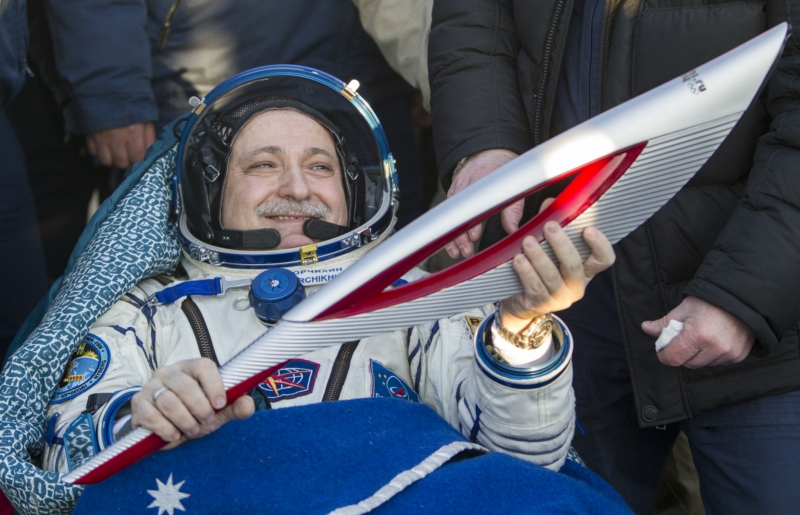 Kosmonaut Fjodor Nikolajevič Jurčichin s pochodní. Kosmonaut Fjodor Nikolajevič Jurčichin s pochodní.