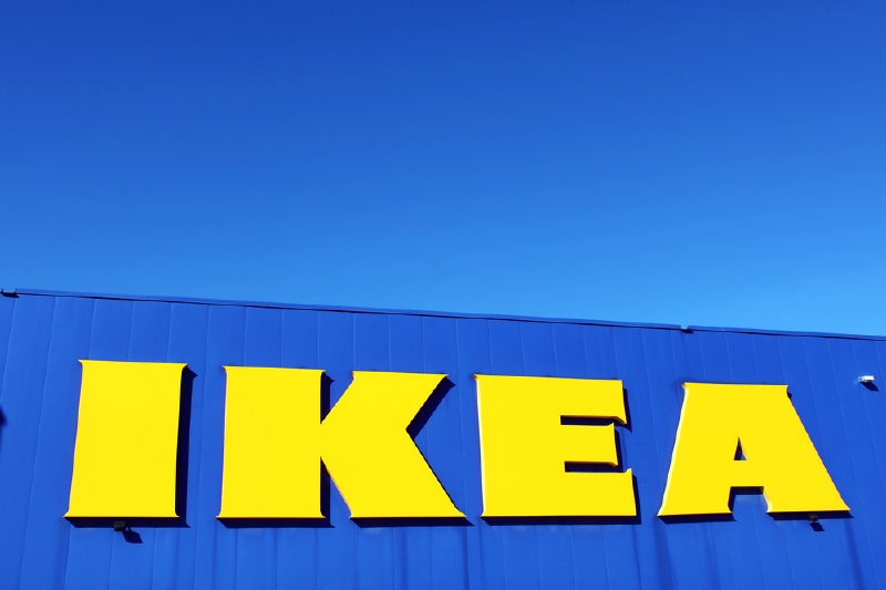 Už i řetězec IKEA omezuje tašky. Už i řetězec IKEA omezuje tašky.