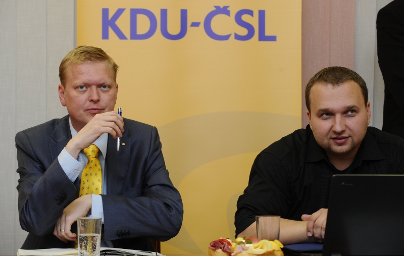 Předseda KDU-ČSL Pavel Bělobrádek (vlevo) a první místopředseda strany Marian Jurečka. Předseda KDU-ČSL Pavel Bělobrádek (vlevo) a první místopředseda strany Marian Jurečka.