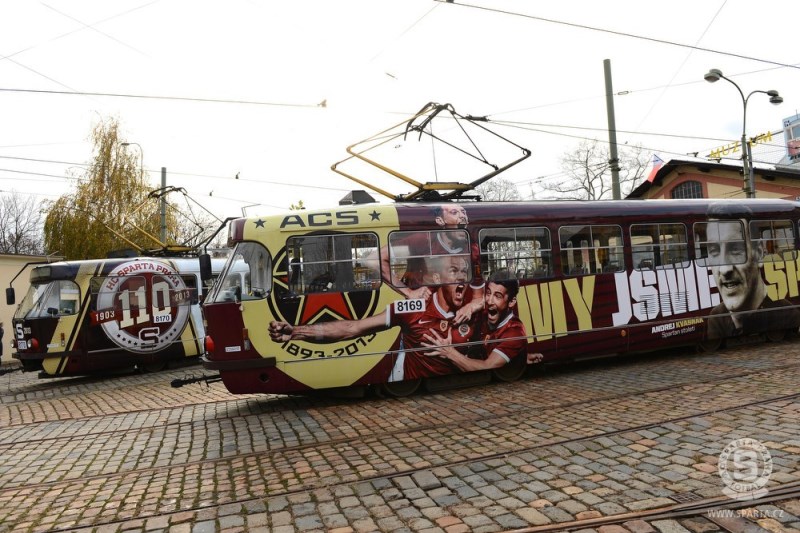 Obě sparťanské tramvaje v depu.