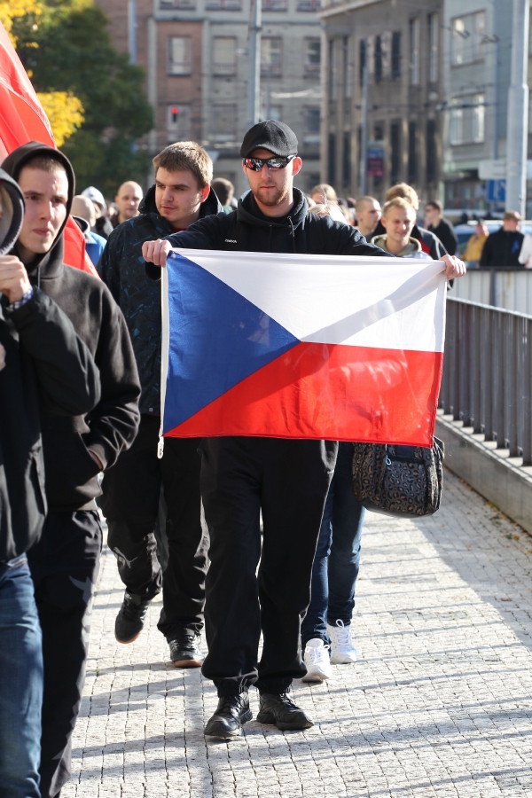 Účastníci protiromské demonstrace v Ostravě. Účastníci protiromské demonstrace v Ostravě.