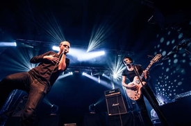 Londýnští Heymoonshaker, kteří kombinují kytaru s beatboxem.