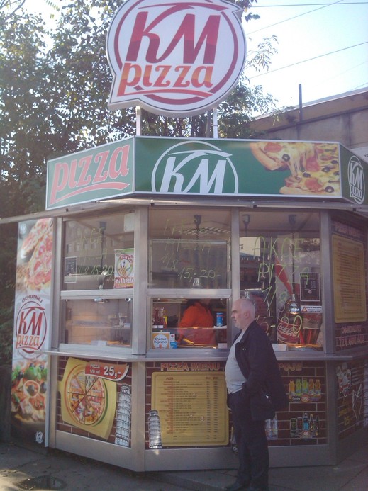 Stánek KM Pizza.