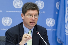 Zvláštní zpravodaj OSN pro práva migrantů François Crépeau kritizuje Katar.